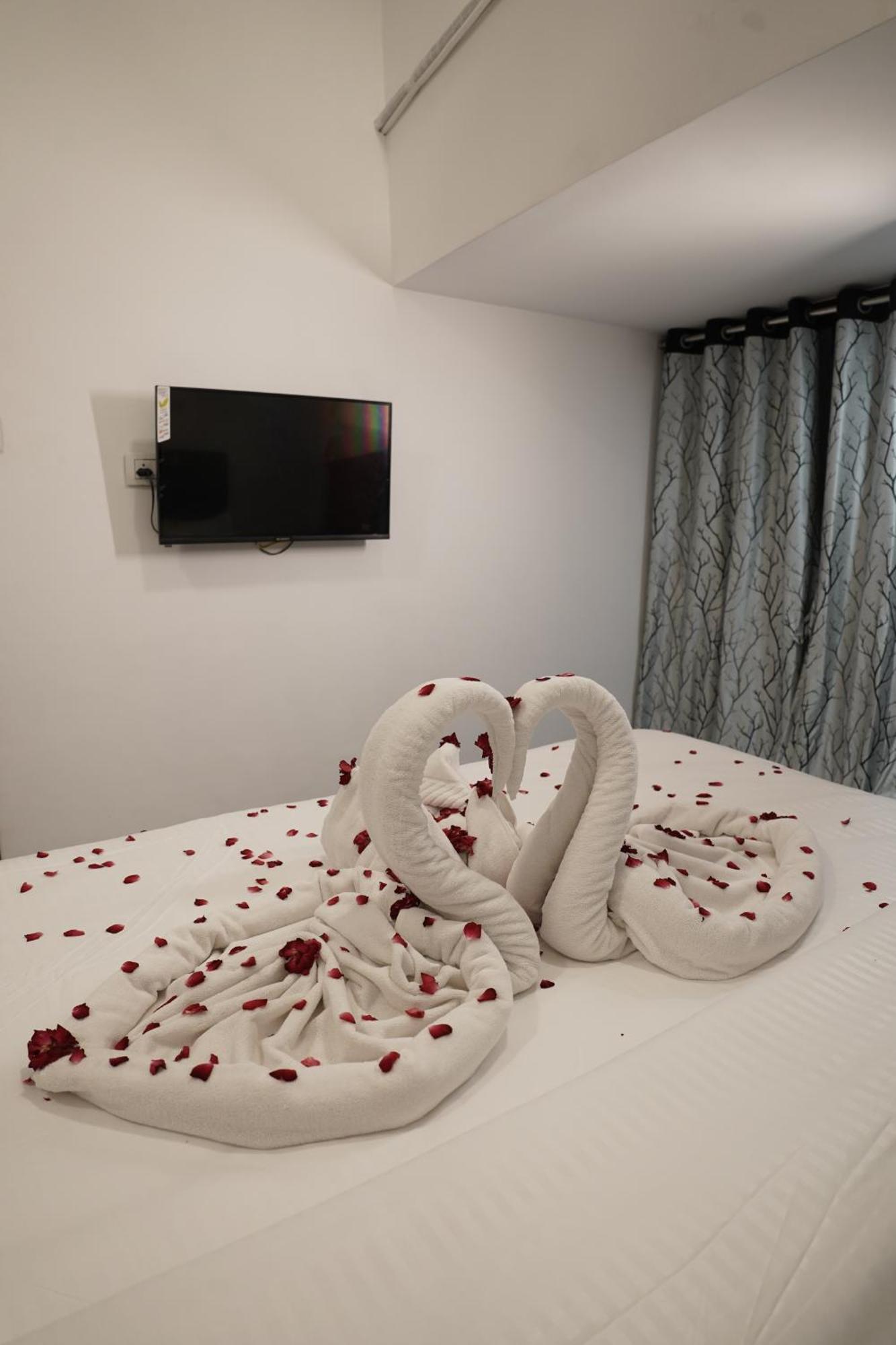 Hotel Royal Accord Surat Ngoại thất bức ảnh