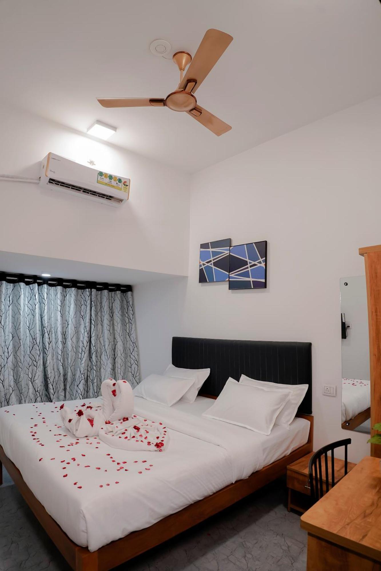 Hotel Royal Accord Surat Ngoại thất bức ảnh