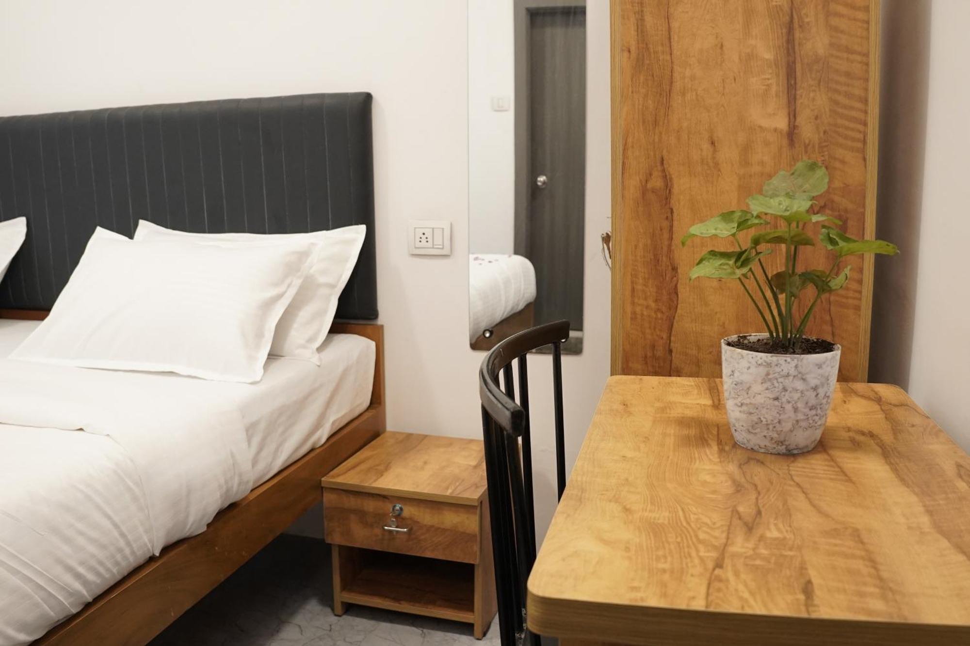 Hotel Royal Accord Surat Ngoại thất bức ảnh