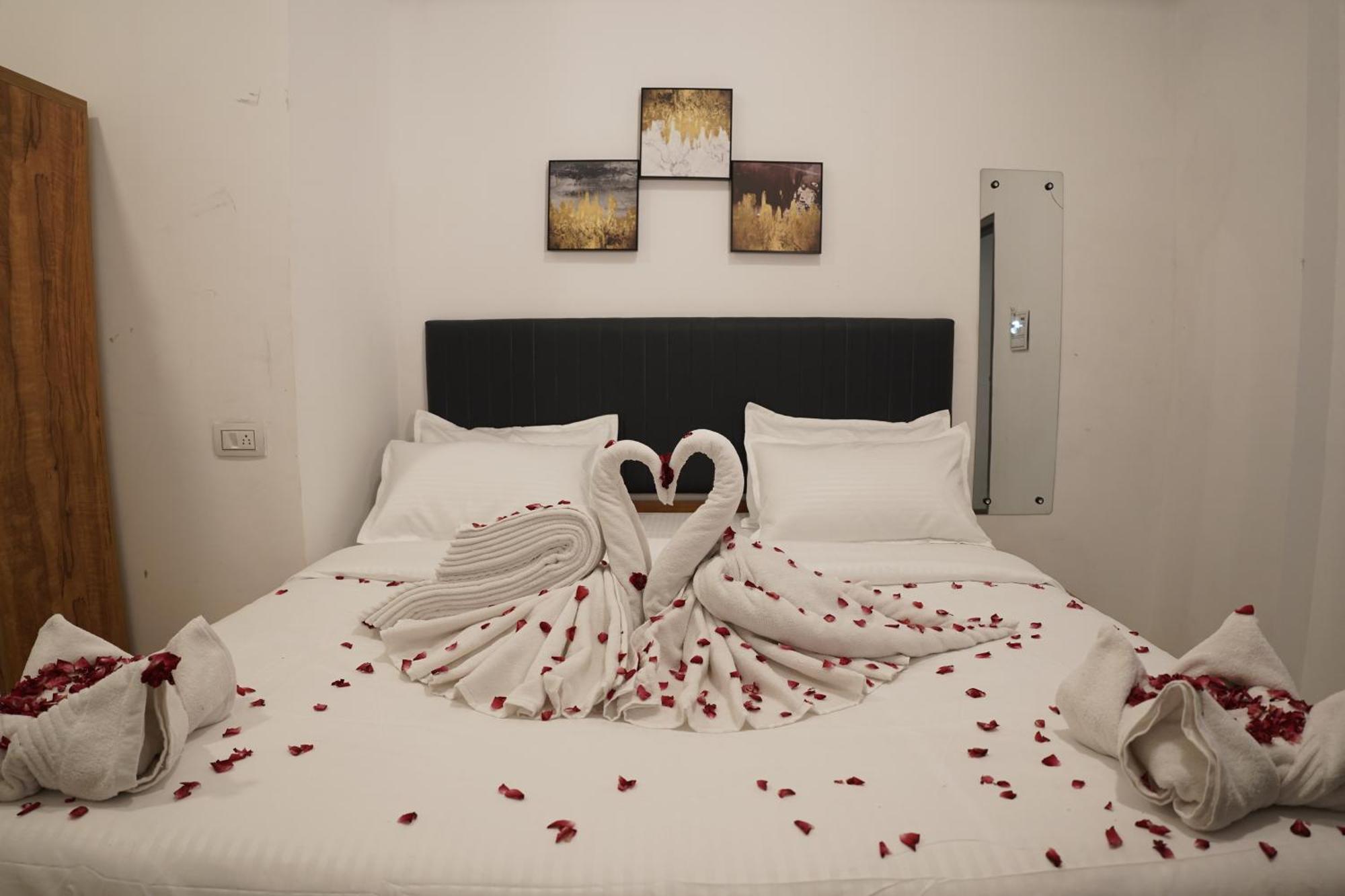 Hotel Royal Accord Surat Ngoại thất bức ảnh
