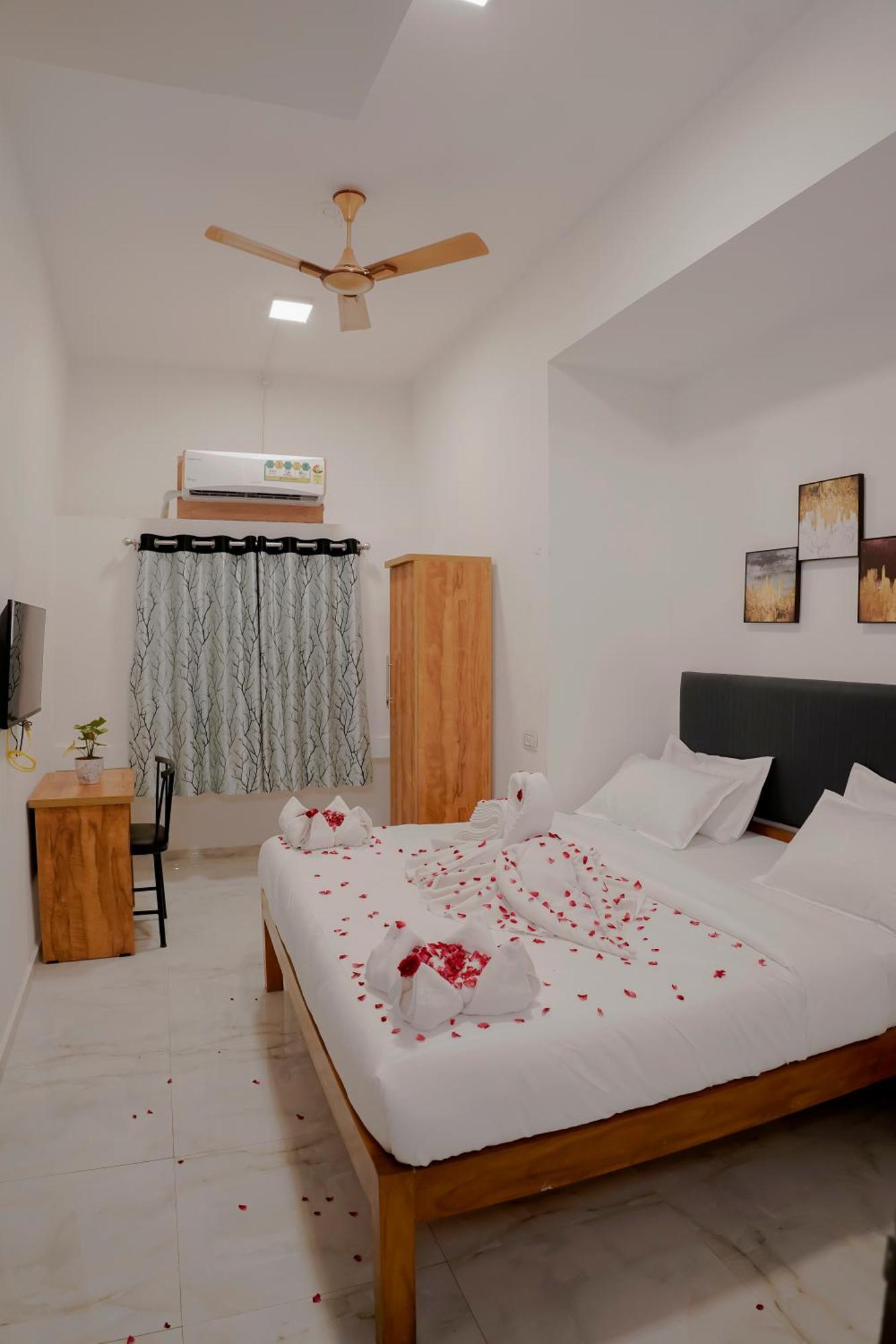 Hotel Royal Accord Surat Ngoại thất bức ảnh