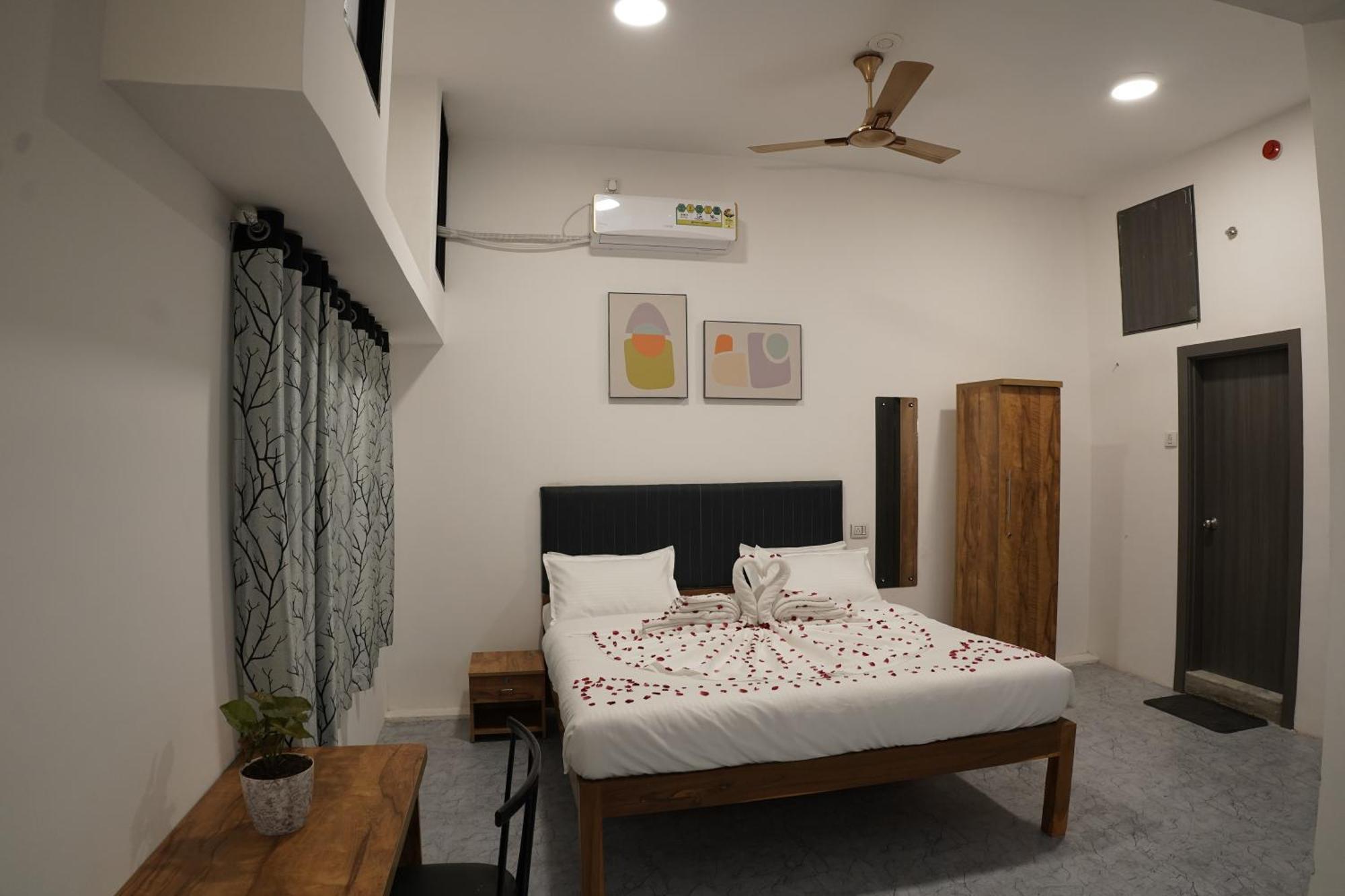 Hotel Royal Accord Surat Ngoại thất bức ảnh