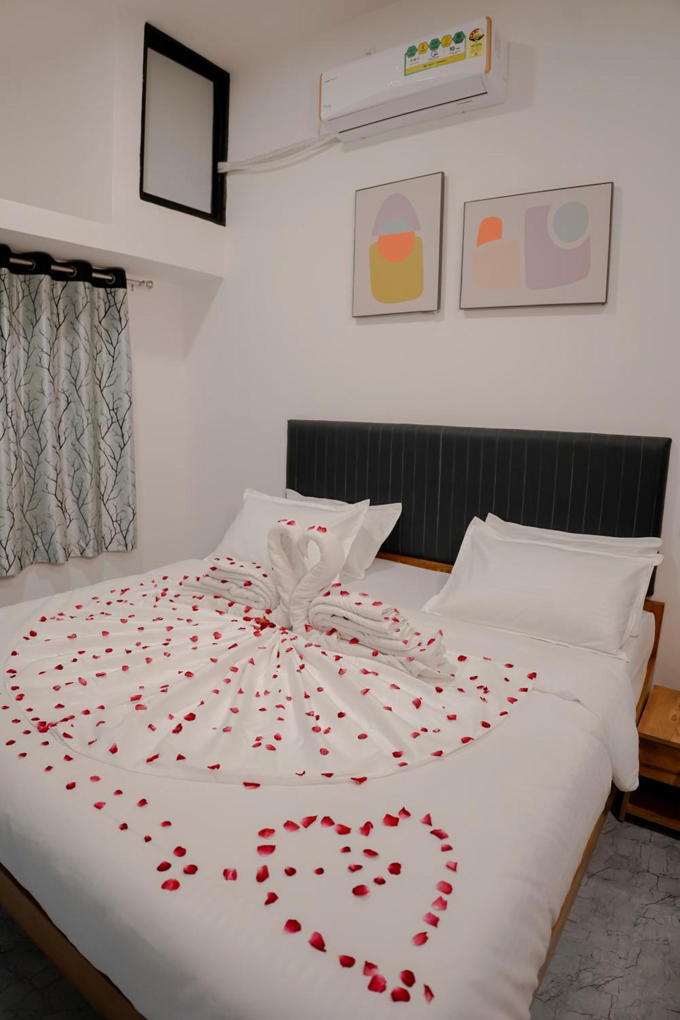 Hotel Royal Accord Surat Ngoại thất bức ảnh