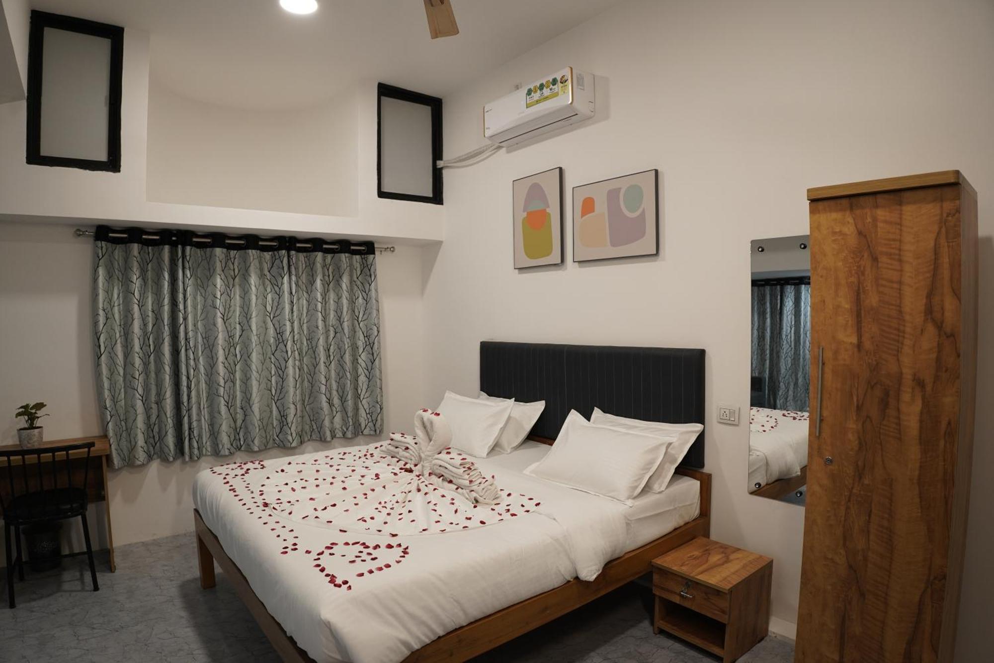 Hotel Royal Accord Surat Ngoại thất bức ảnh