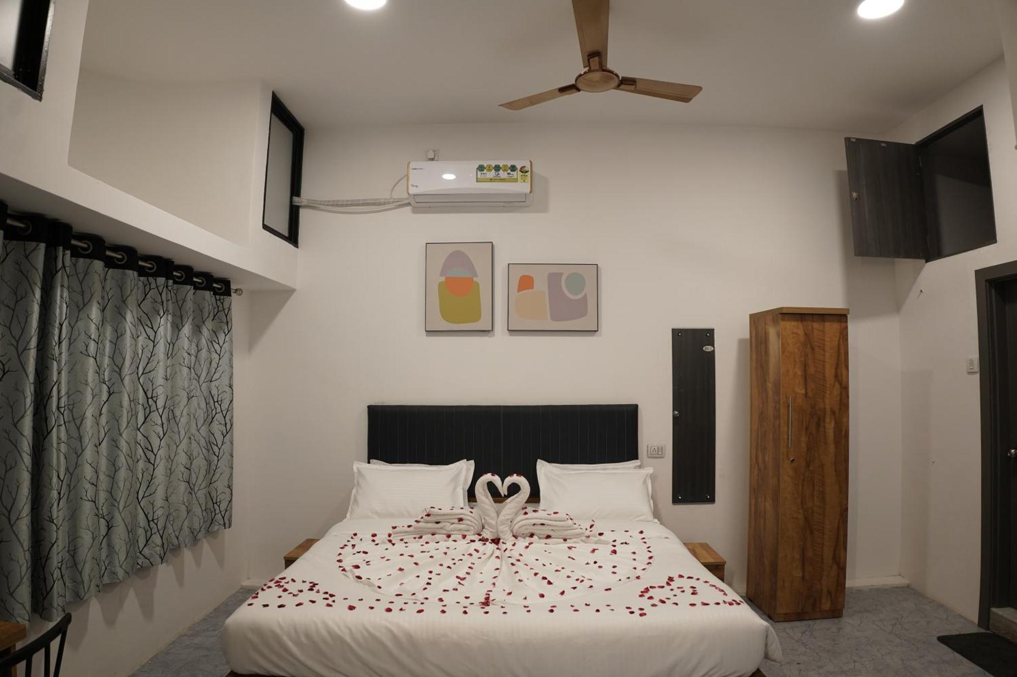 Hotel Royal Accord Surat Ngoại thất bức ảnh