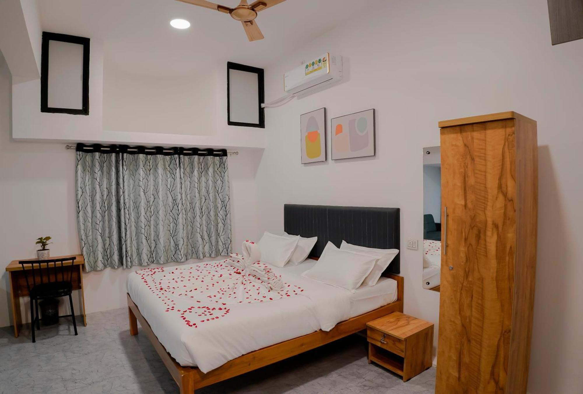 Hotel Royal Accord Surat Ngoại thất bức ảnh