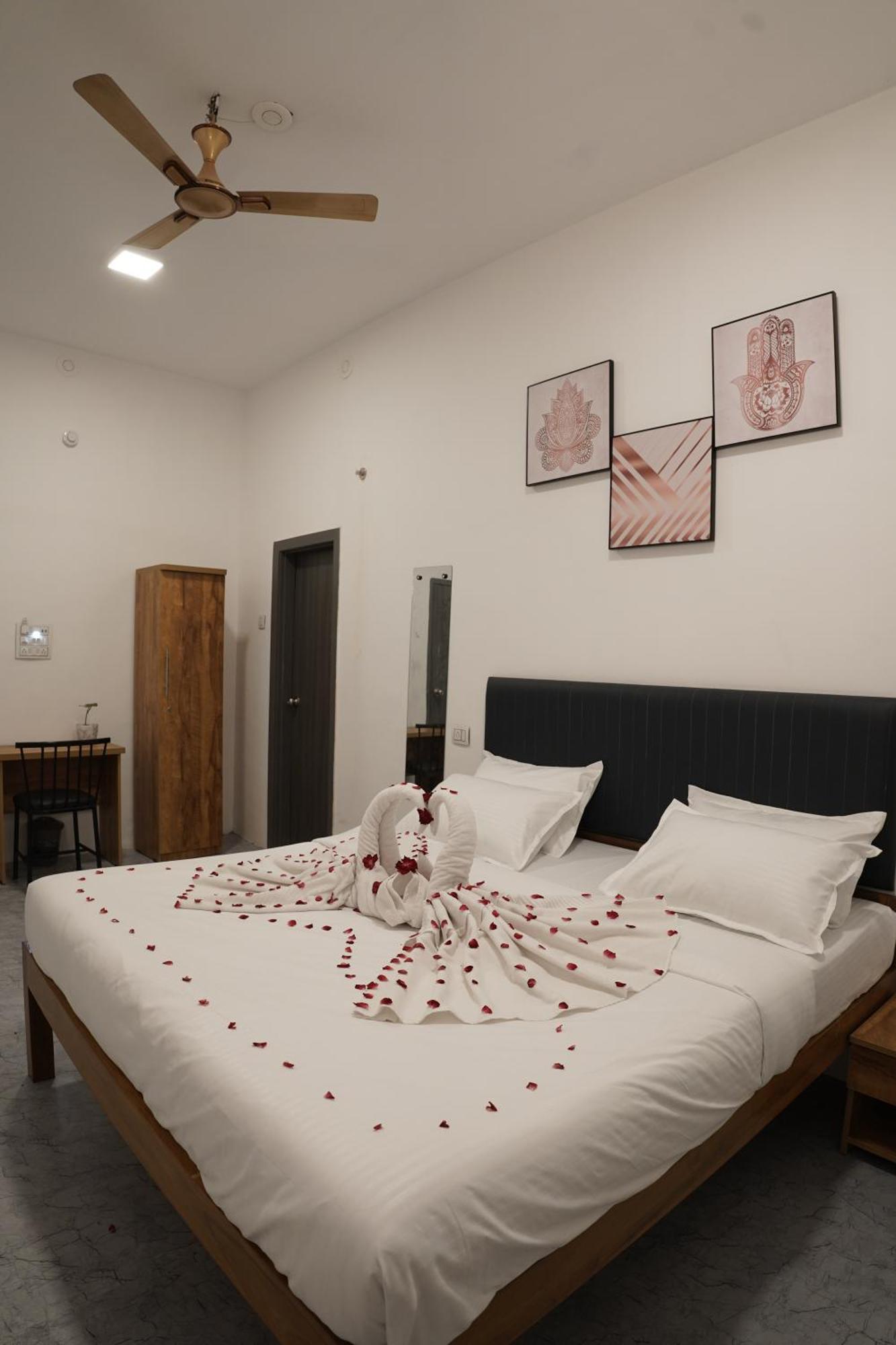 Hotel Royal Accord Surat Ngoại thất bức ảnh