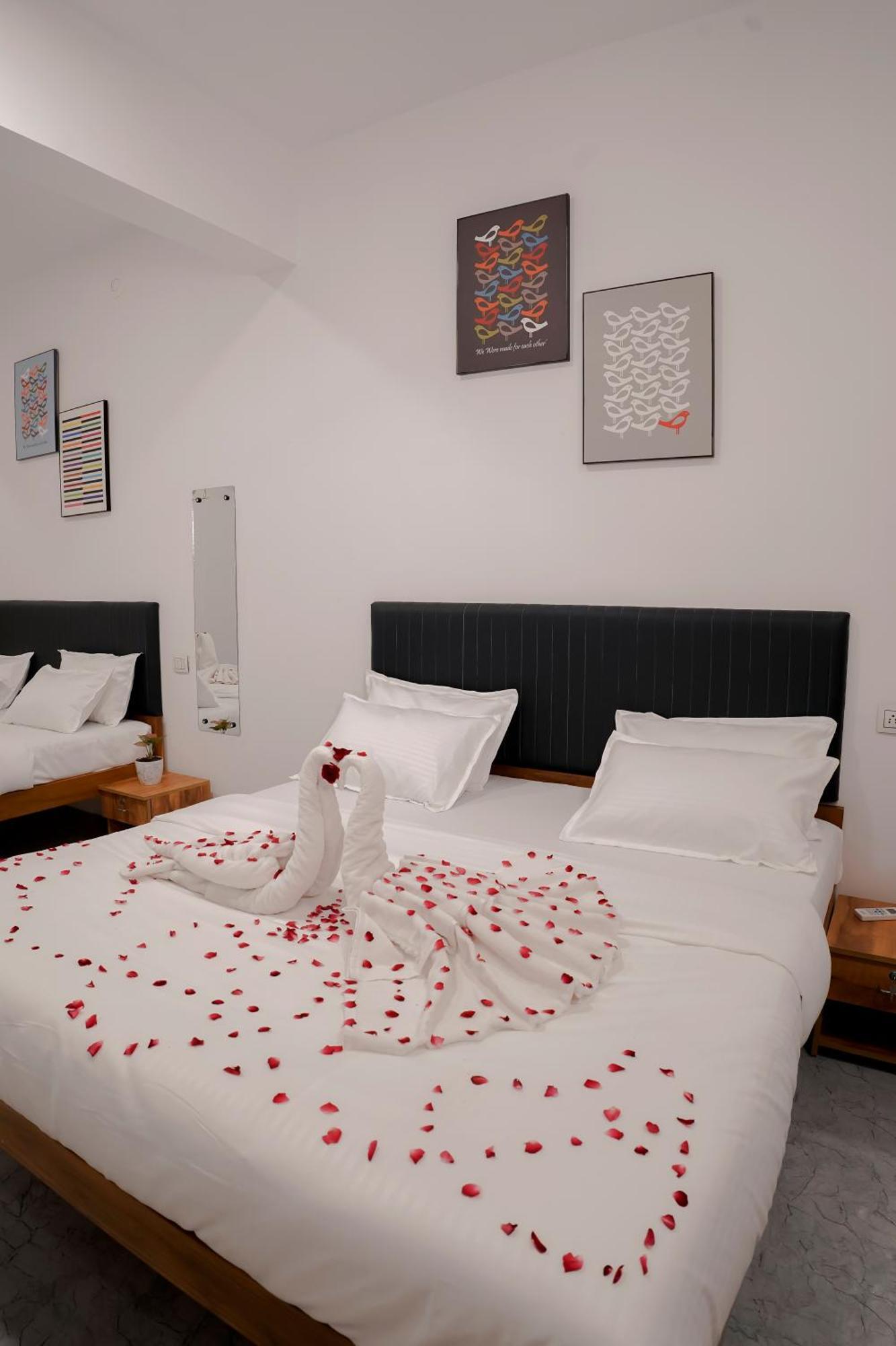 Hotel Royal Accord Surat Ngoại thất bức ảnh
